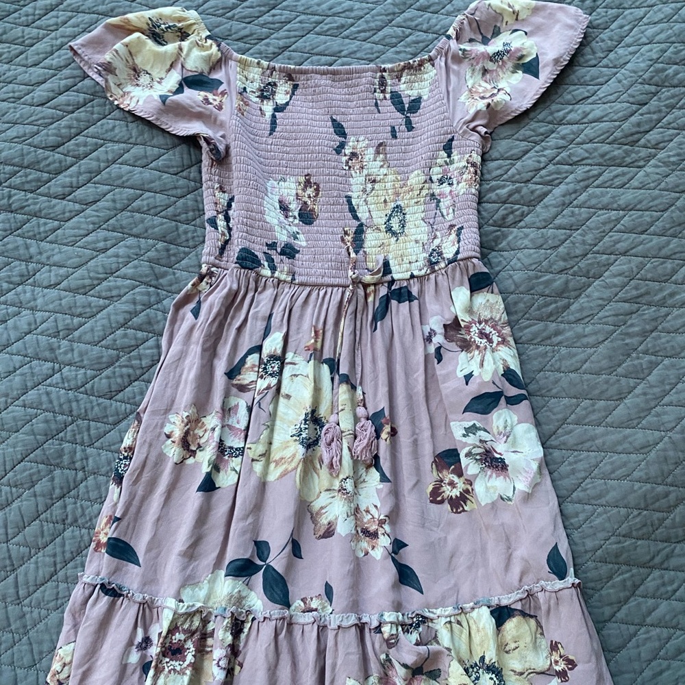Xhilaration Size Medium Dress Cold Shoulder Stretch Measurements in Photos
